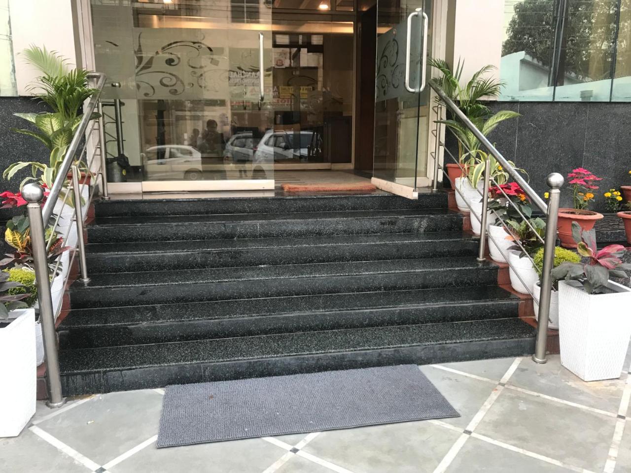 Hotel Sunrise Inn Lucknow Ngoại thất bức ảnh